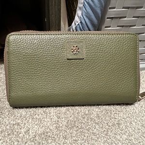 Olive green Tory Burch wallet